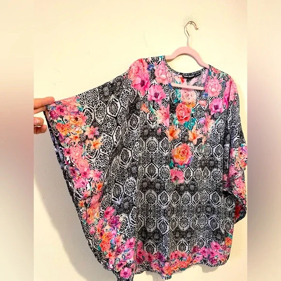 Tolani Collection Black/Pink Floral Boho Geometric Tunic/Poncho. Rayon. Size LP - Picture 4 of 8